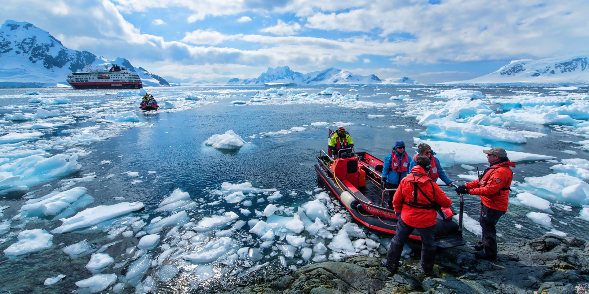 Landing med Hurtigrutens Polar Circle-båd i Antarktis